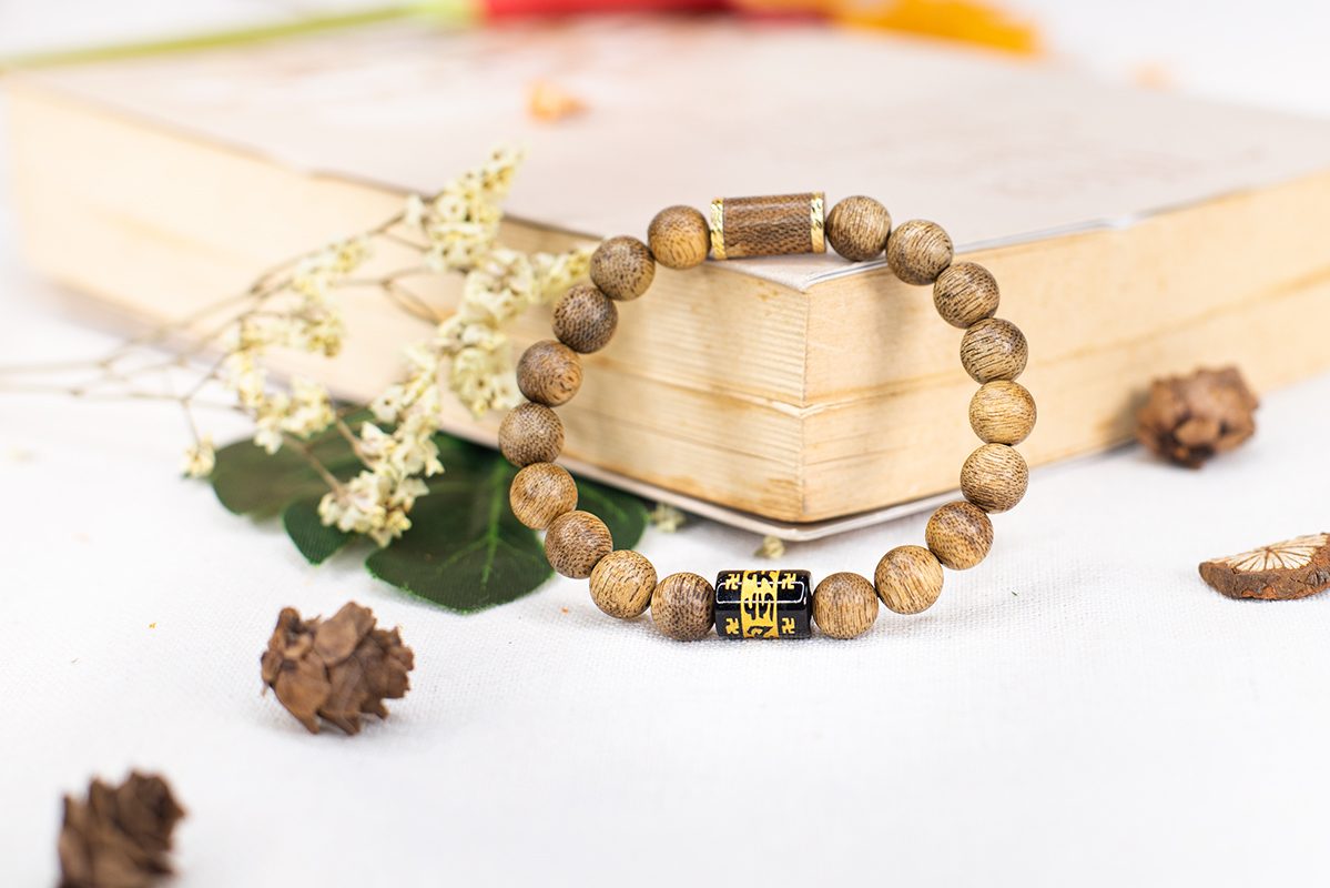 Vòng tay màu đen - màu hợp mệnh Thủy