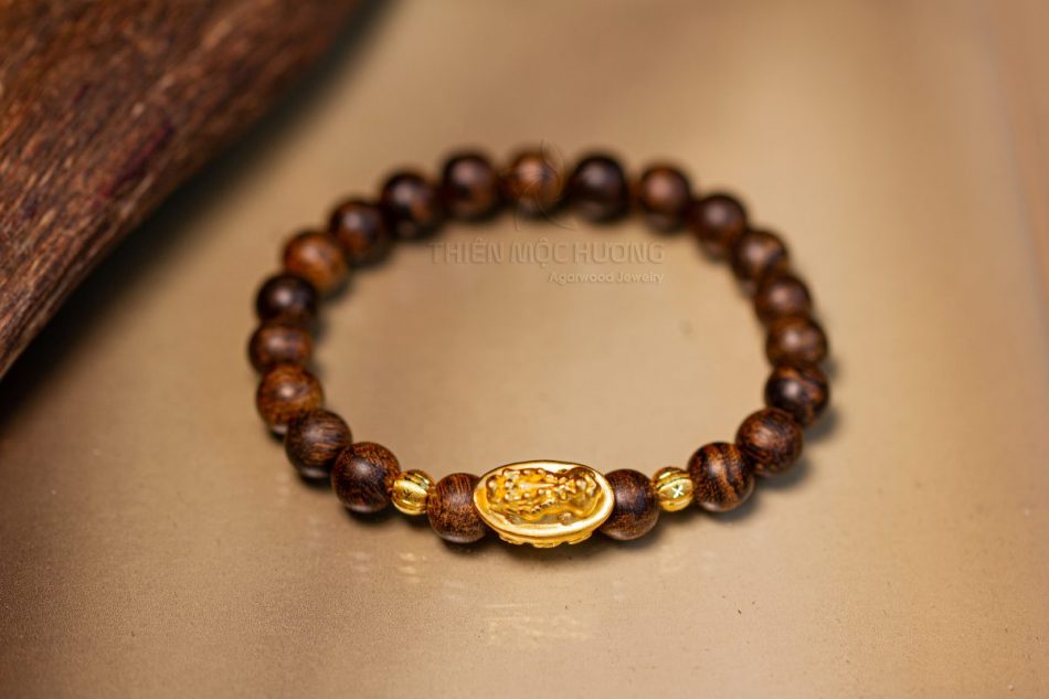 Pixiu agarwood beaded bracelet with 24k gold - premium