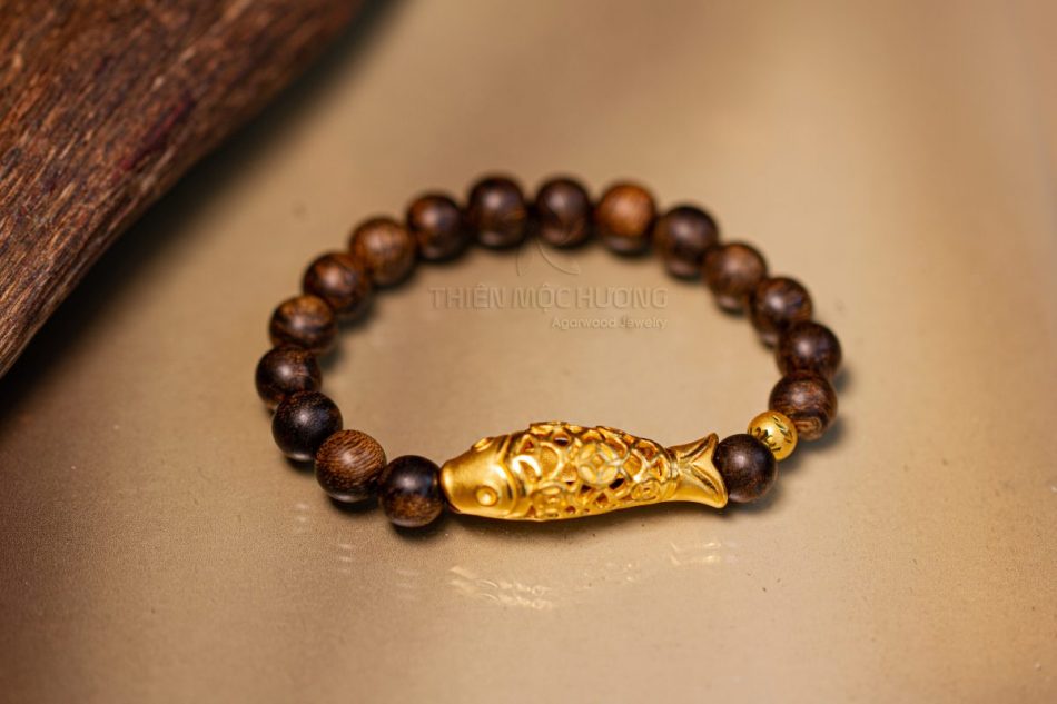Carp agarwood beaded bracelet with 24k gold charm - premium