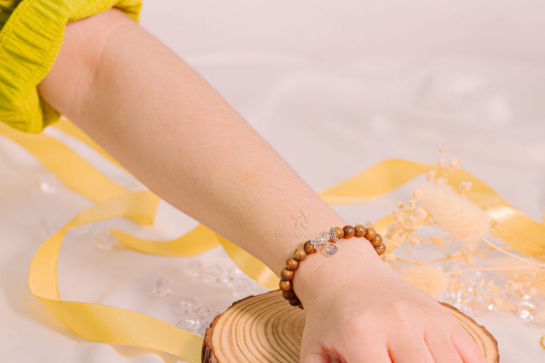 Nằm Mơ Thấy Được Tặng Vòng Tay Có Ý Nghĩa Gì?