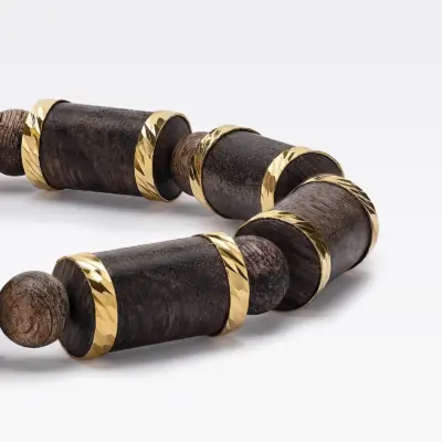 vòng trầm hương bọc vàng