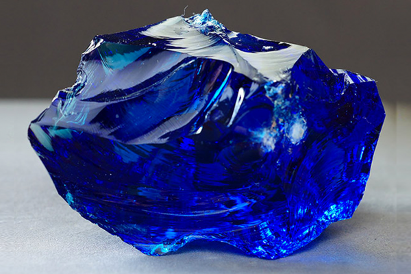 Sapphire là loại đá quý màu xanh lam quý giá và có giá trị