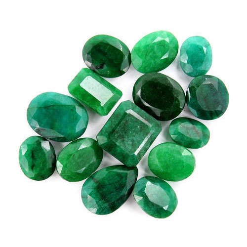 Tên khoa học của Emerald là Emerald