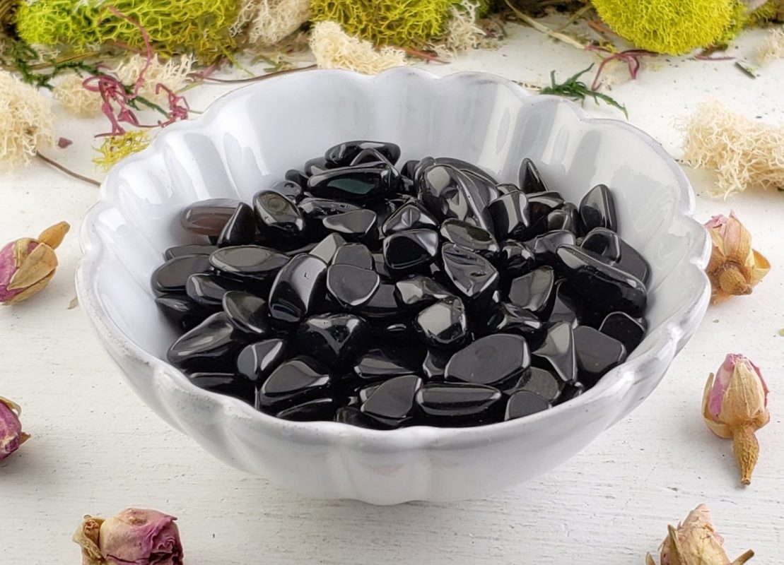 Công dụng và ý nghĩa phong thủy đá quý màu đen