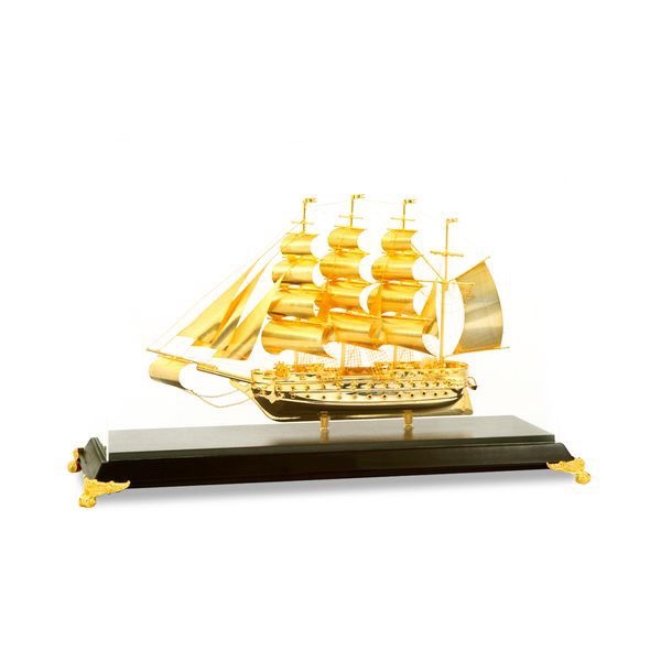 Tượng thuyền buồm mạ vàng 24k