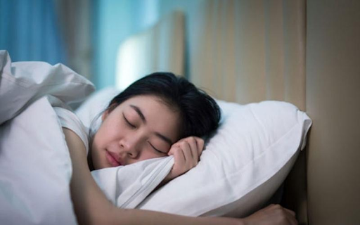 Có nên đeo vòng trầm hương khi ngủ không?