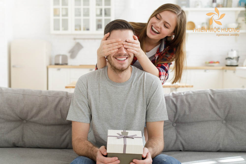 Khi chọn món quà tặng chồng cần chú ý những điều trên