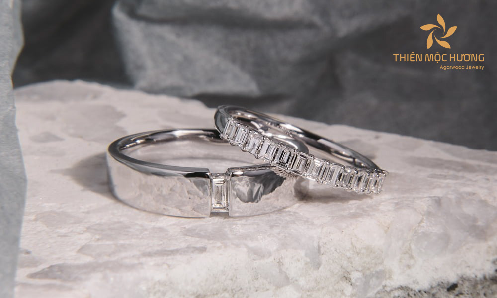 Tùy vào niềm tin và nhu cầu của bạn để quyết định có nên mua nhẫn cưới vào tháng cô hồn không