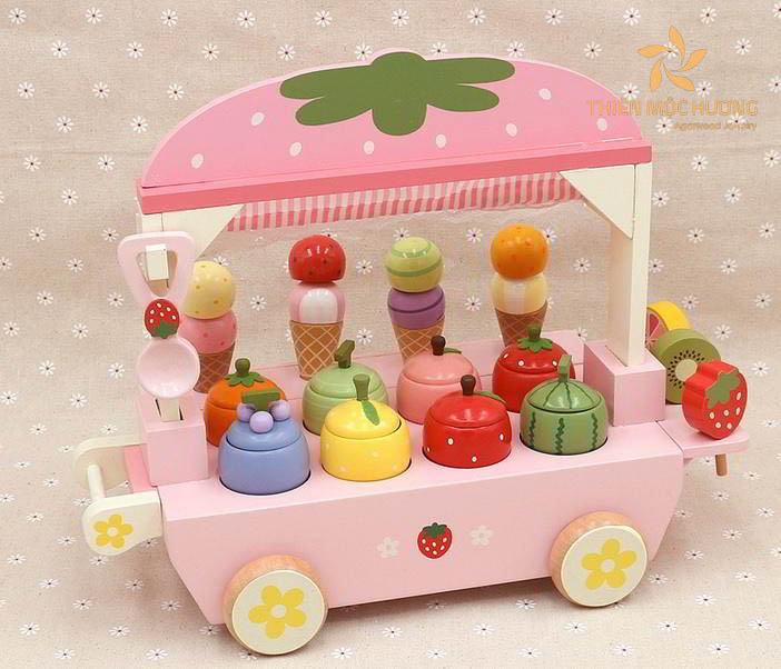 Quà tặng cho bé gái 3 tuổi là xe kem đồ chơi giúp phụ huynh có thể chơi cùng con em