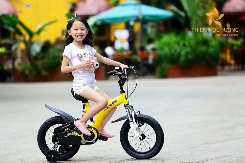 Quà tặng cho bé gái 7 tuổi là xe đạp mini rèn luyện được sự cân bằng 