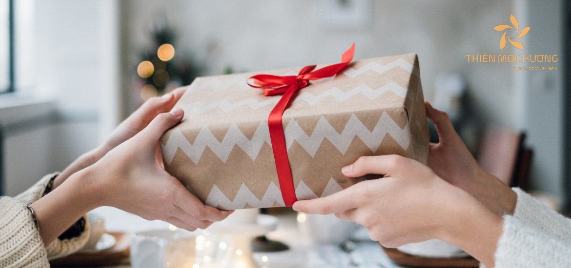 Tìm hiểu sự quan trọng của các món quà tặng cho khách hàng