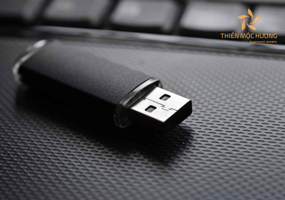 USB sẽ giúp thầy giáo lưu trữ thông tin quan trọng