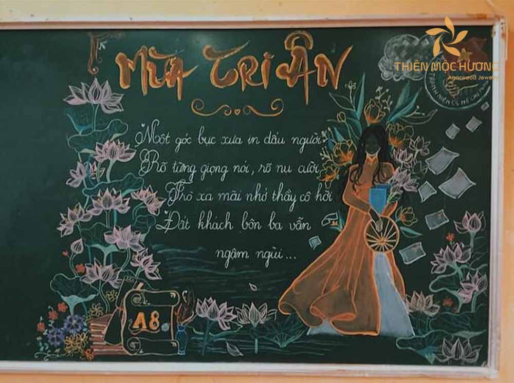 Mẫu trang trí bảng ngày 20/11 bằng phấn với hình ảnh cô giáo và các bông hoa tươi thắm