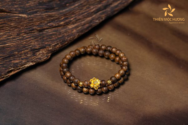Vòng đôi Trầm Hương Mai Vàng Phú Quý cầu may mắn trong kinh doanh