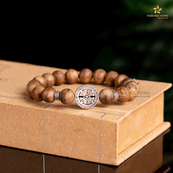 Vòng Tay gỗ Trầm Hương Bánh Xe Pháp Luân