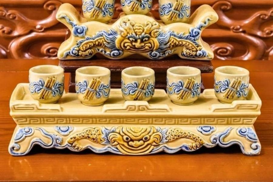 trang-tri-ban-tho-gia-tien