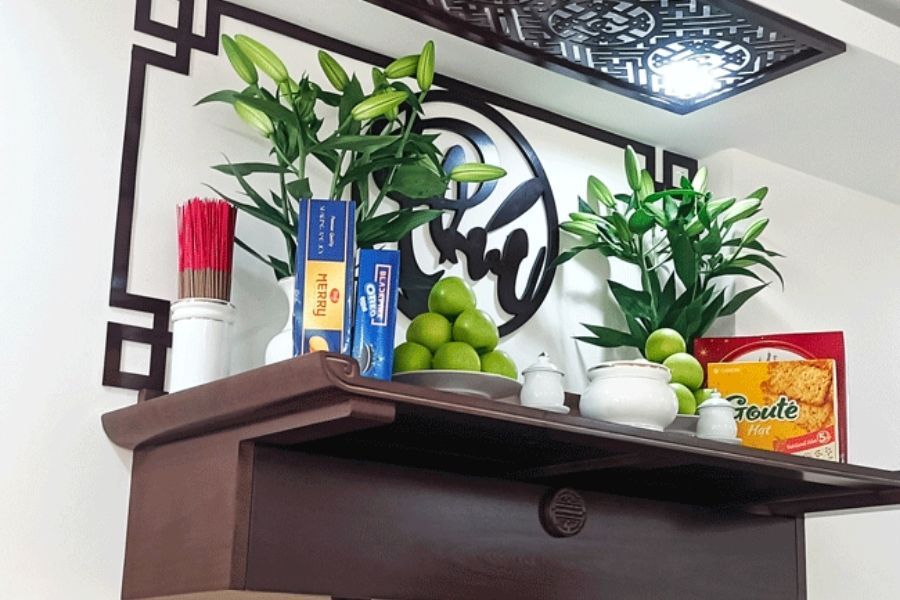 trang-tri-ban-tho-gia-tien