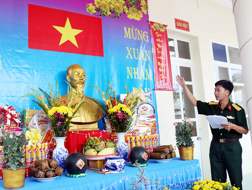 Mẫu bàn thờ Tổ Quốc ngày Tết