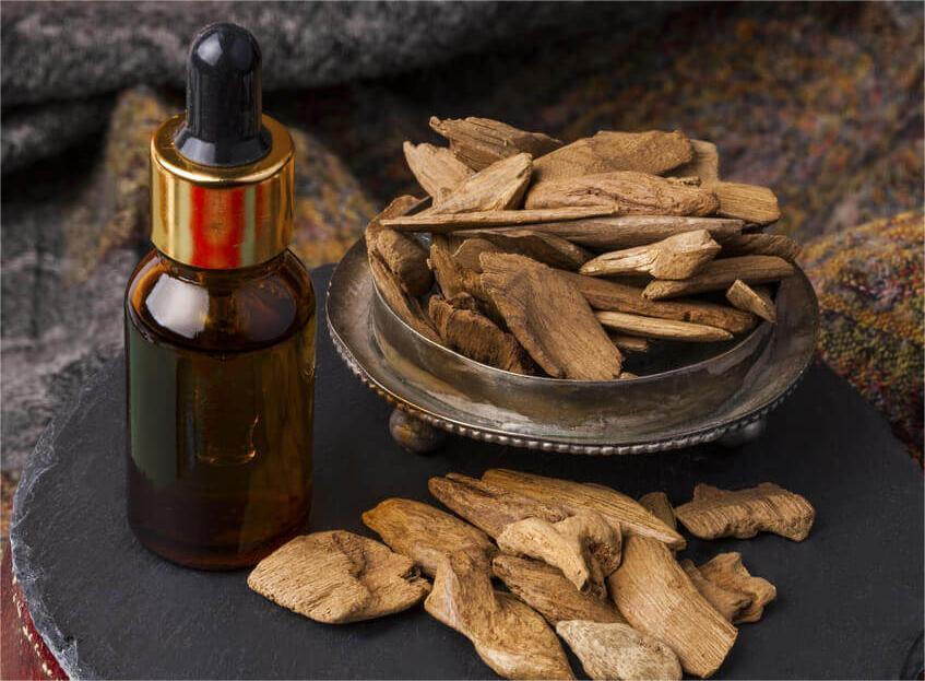 Tinh dầu trầm hương rục