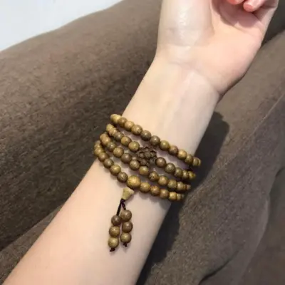 vòng tay trầm hương