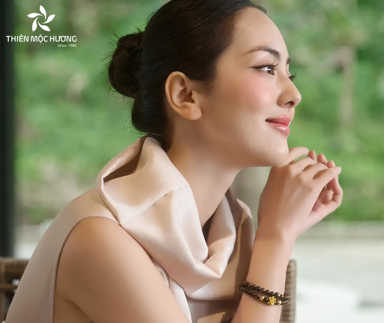 Đeo vòng trầm giúp xoa dịu căng thẳng, điều hòa thần kinh và cải thiện giấc ngủ một cách tự nhiên