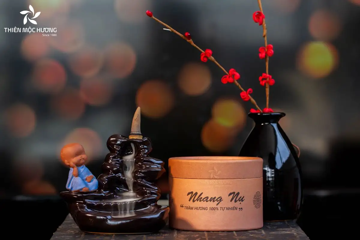 Người dùng muốn giữ nụ trầm hương thơm lâu cần bảo quản trong hộp kín, tránh ẩm và ánh nắng, nhờ vậy hương tự nhiên vẫn giữ được sự tinh tế và bền vững