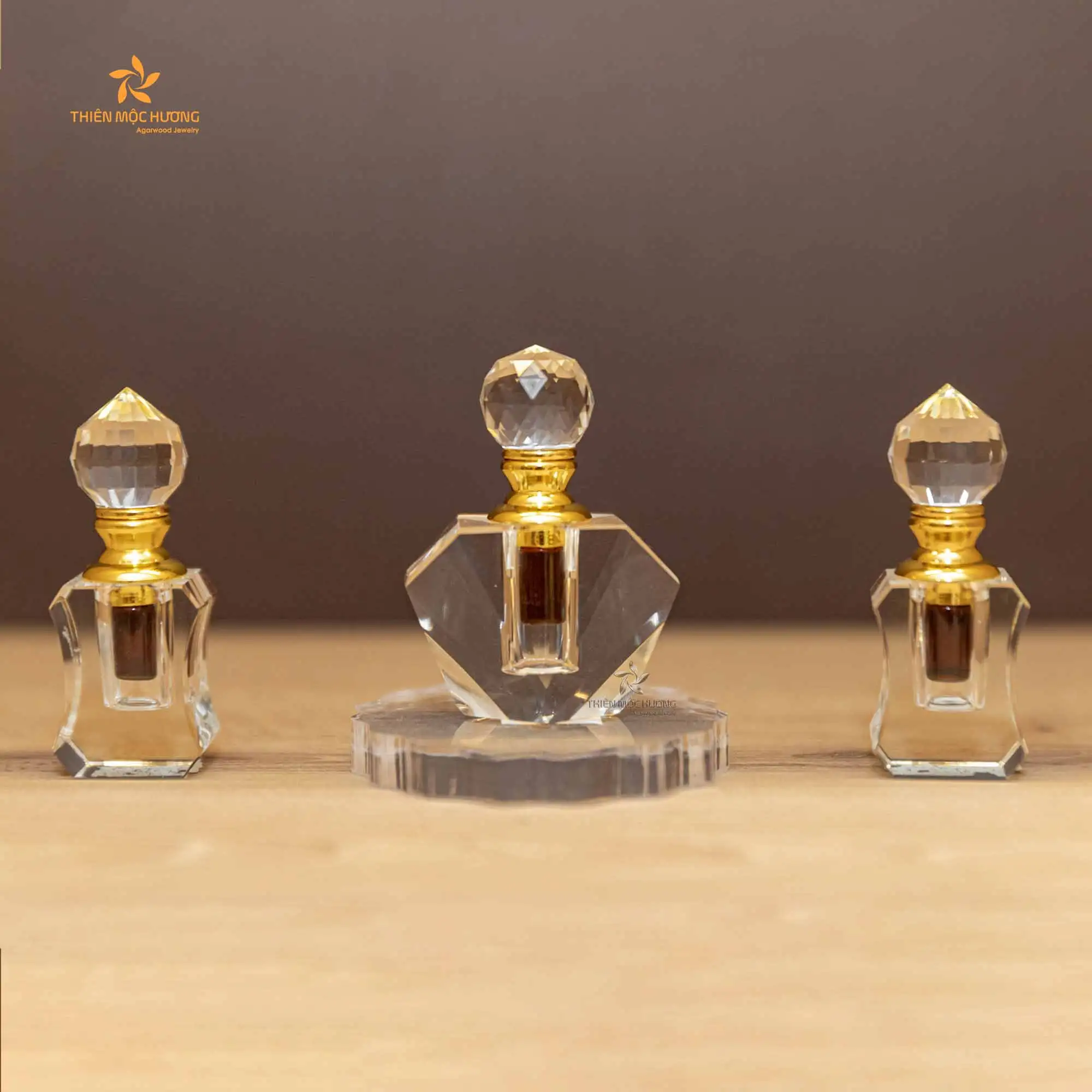 Tinh dầu trầm hương Thiên Mộc Hương thu hút người dùng nhờ độ nguyên chất, hương thơm bền lâu và thiết kế bao bì sang trọng.