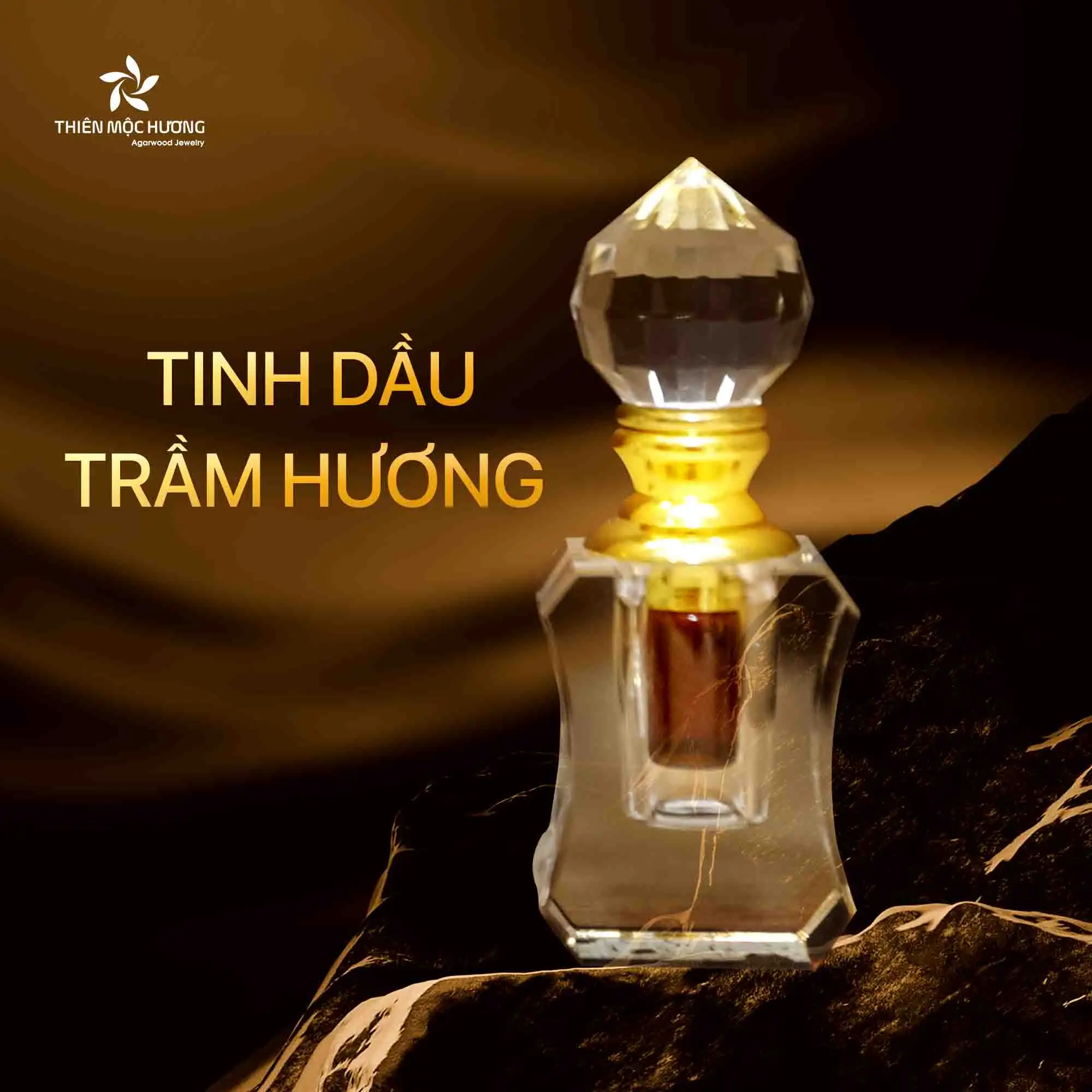 Tinh dầu trầm hương với các hợp chất tự nhiên như santalol và alpha-pinene giúp làm dịu niêm mạc mũi, giảm viêm và duy trì đường hô hấp thông thoáng, mang lại cảm giác dễ chịu cả ngày