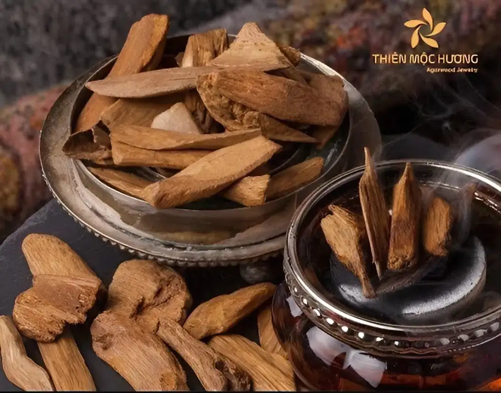 Người dùng khi đốt trầm hương cần tuân thủ nguyên tắc an toàn, đảm bảo không gian thông thoáng và tránh lạm dụng để vừa giữ hương thơm thuần khiết vừa bảo vệ sức khỏe