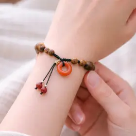 vòng tay trầm hương