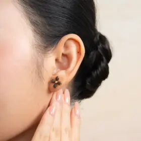 hoa tai trầm hương