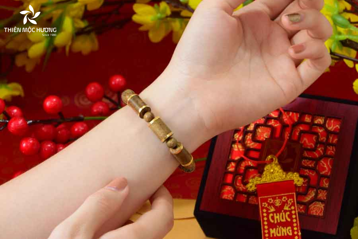 Lấy cảm hứng từ hình tượng trúc bất khuất, vòng tay truyền tải thông điệp về nội lực vững vàng, ý chí kiên định và tinh thần tiến lên không ngừng