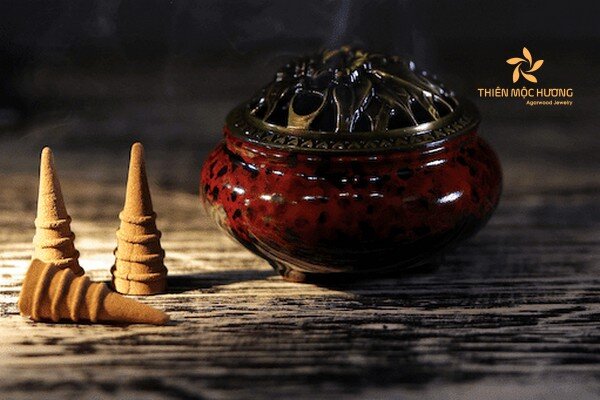 Sử dụng trầm hương nguyên chất không tẩm hóa chất là yếu tố quyết định sự an toàn cho sức khỏe khi sử dụng trong không gian kín.