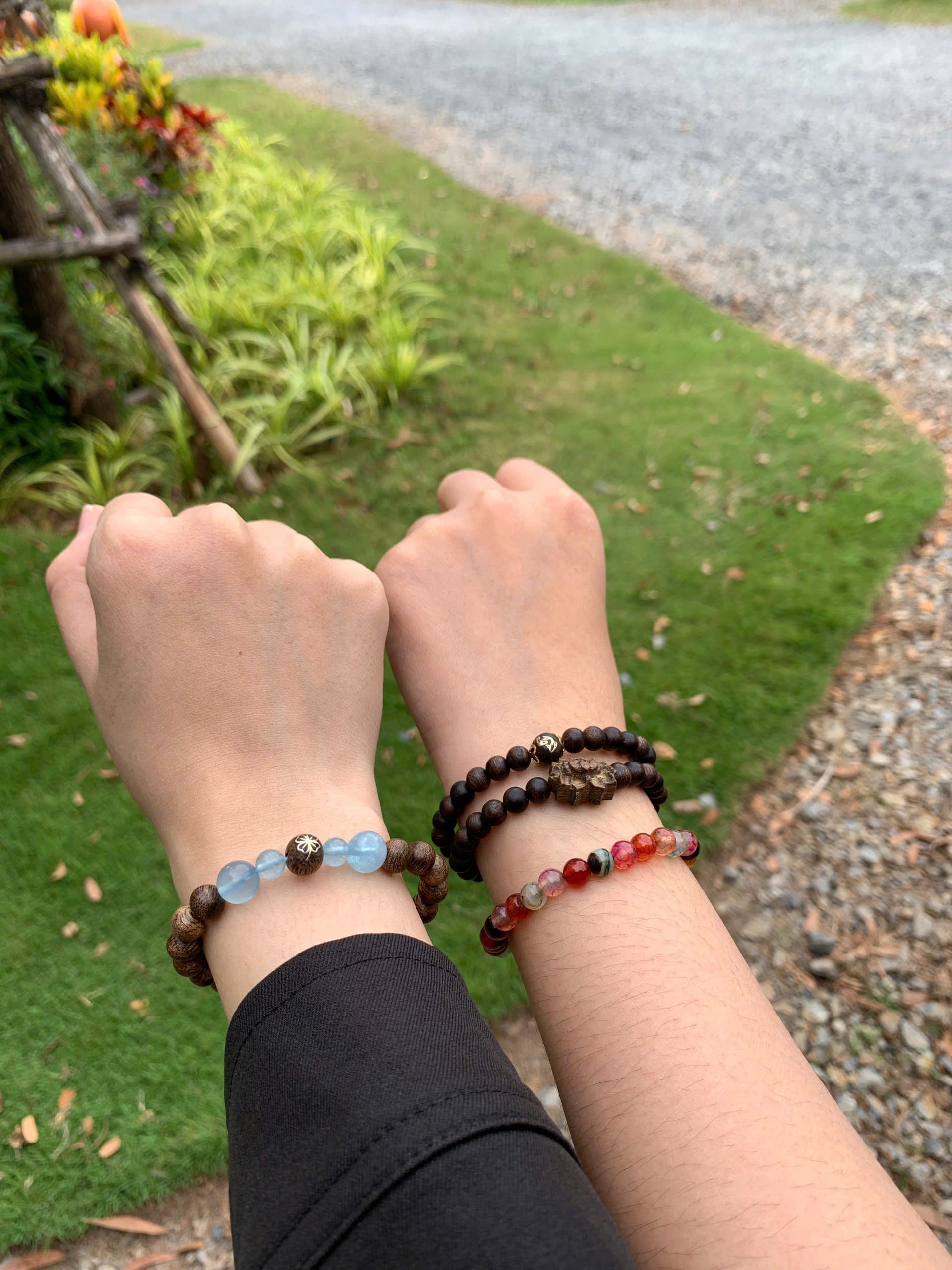 Vòng tay trầm hương 21 hạt theo thuyết âm dương sẽ mang lại nhiều năng lượng tích cực, may mắn, vượng khí cho người đeo